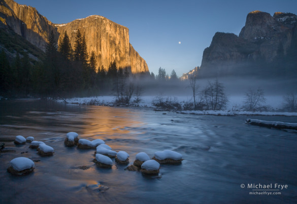 Moon rising between El Capitan and Cathedral Rocks from Valley View, Yosemite NP, CA, USA