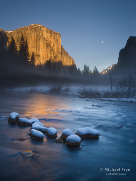 Moon rising between El Capitan and Cathedral Rocks from Valley View, Yosemite NP, CA, USA