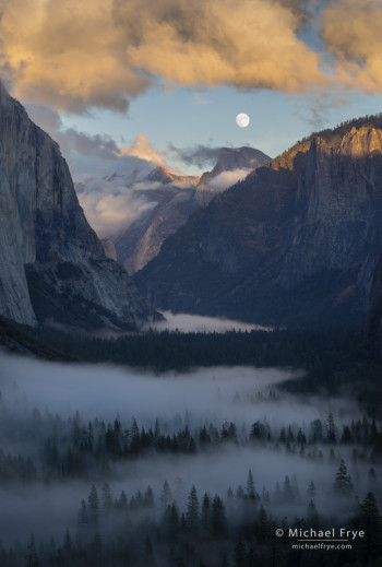 Moon rising above Yosemite Valley, Yosemite NP, CA, USA