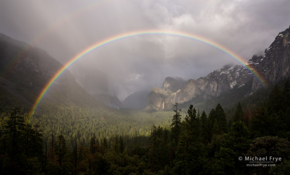 Rainbow over Yosemite Valley from Tunnel View, Yosemite NP, CA, USA