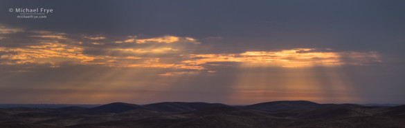 Sunbeams in the Sierra Nevada foothills at sunset, Mariposa County, CA, USA