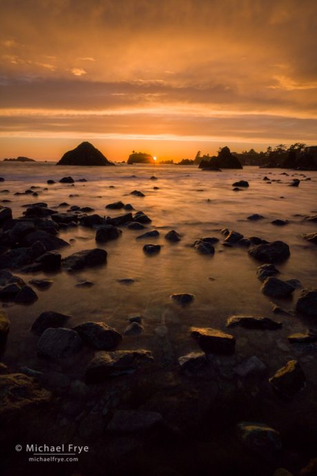 Setting sun along the Pacific coast, Crescent City, CA, USA