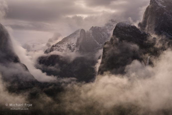 Fog and mist, Tunnel View, Yosemite NP, CA, USA