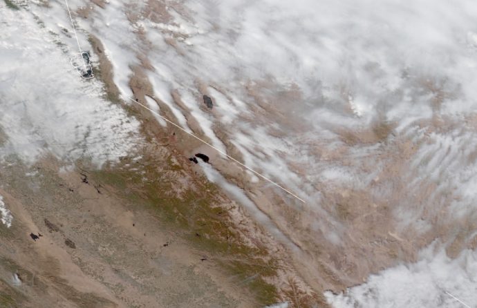 Satellite image from 2:21 p.m. yesterday. Mono Lake is just below center, Topaz Lake just above center, and Lake Tahoe in the upper-left corner. You can see a long wave cloud starting at Mono Lake and extending southeast, along with repeating waves between Lake Tahoe and Topaz Lake.