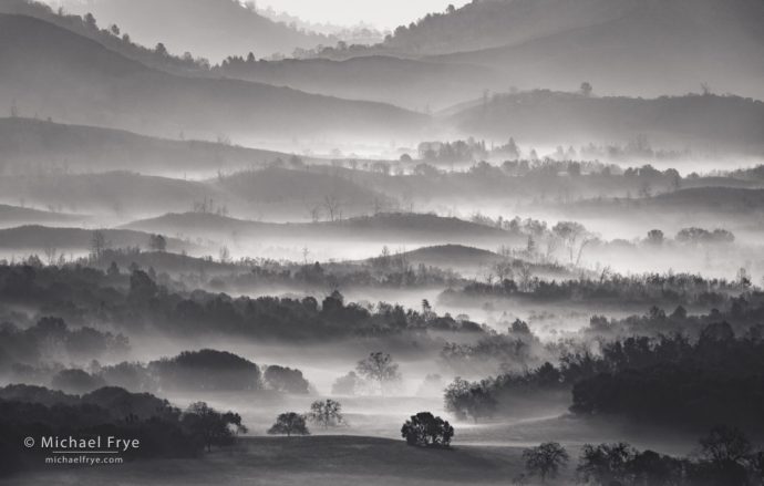 Misty ridges, Sierra Nevada foothills, CA, USA