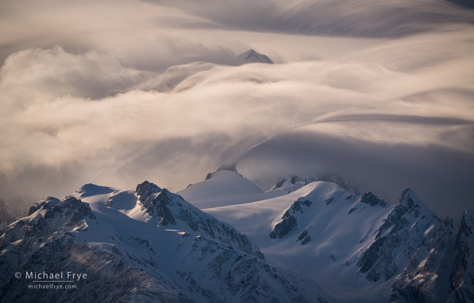 Wolkenbedeckte Berge, Neuseeland