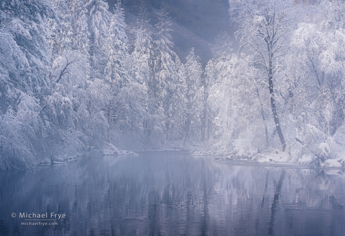 Snow and mist along the Merced River, Yosemite NP, CA, USA